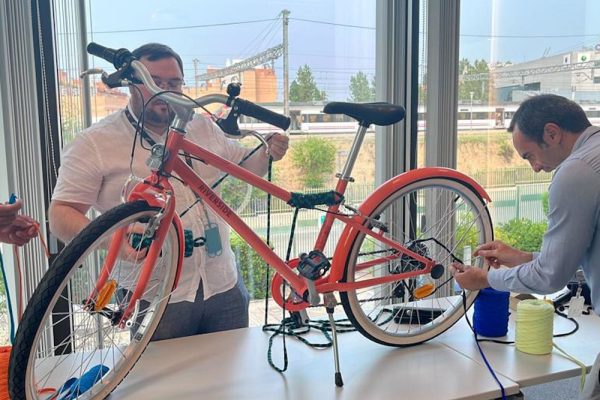 bicicleta solidaria team building